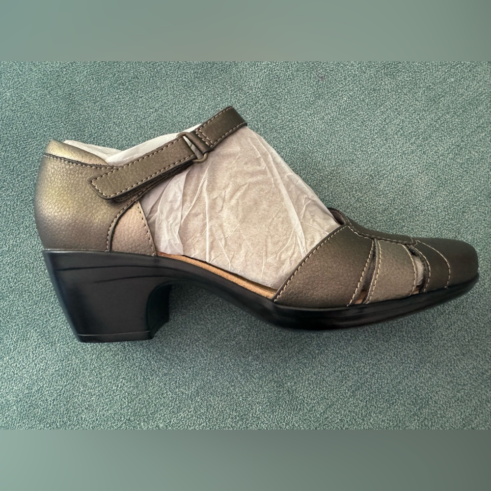 Clarks Metallic Daisy Shoes - Size 8 - Never Worn!
